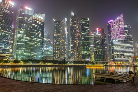 Singapore Family Offices Rebalance Between MAS Discipline, Hong Kong Deal Flow and RMB Optionality
